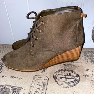 Dr. Scholls wedge booties Forest Green